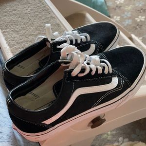 Vans “Old Skool” Black & White
